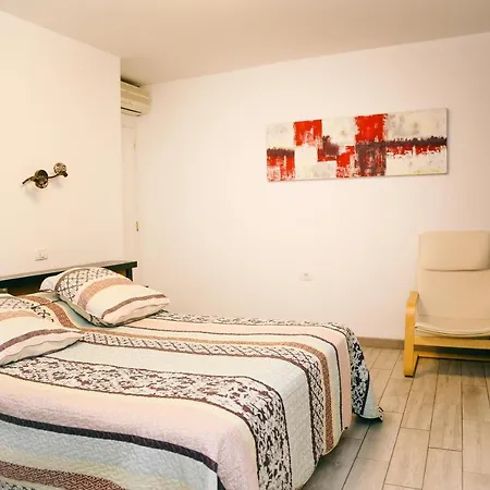 Apartment Europa 2 *
