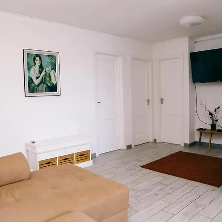Apartment Europa 2 *